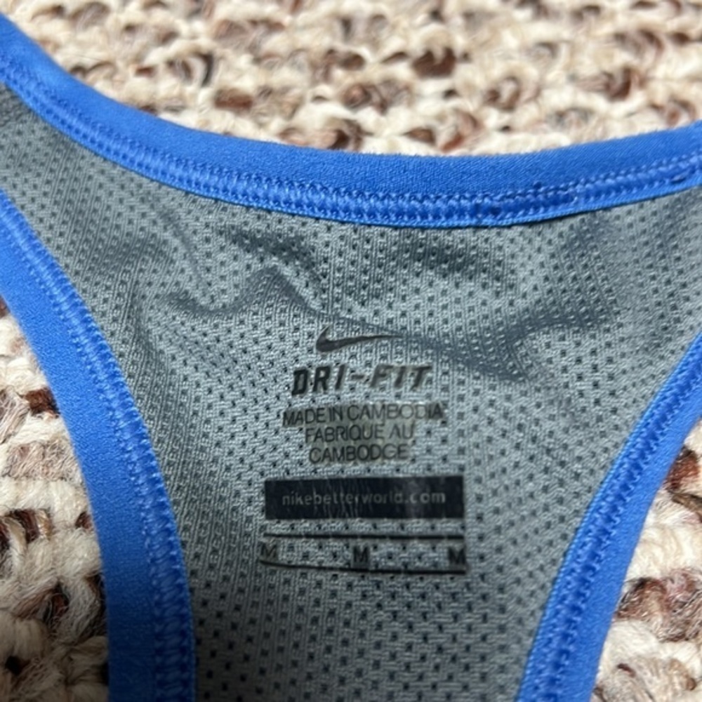 ‎Nike - Picture 3 of 7